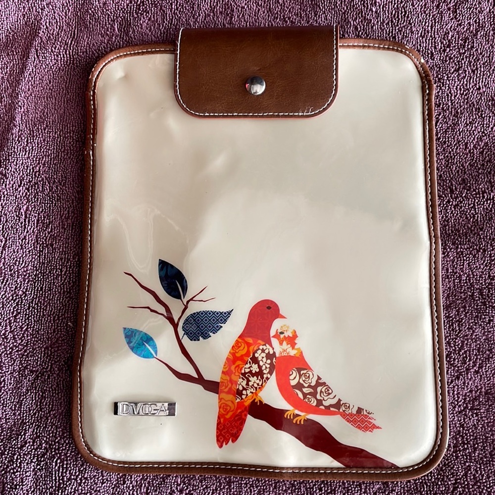 DiVOGA TABLET CASE.  8.5"x10 1/4 HOLDS UP TO 7" TABLET.  PINK WITH BLACK TRIM.
